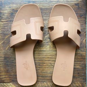 Hermès Rubber Tan Aloha “H” Sandals Size 35